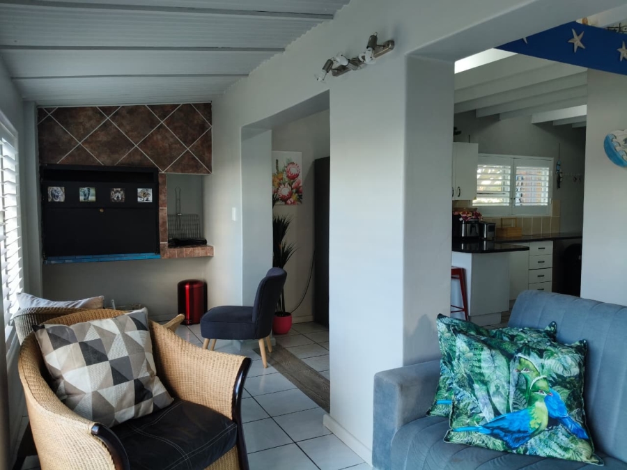 3 Bedroom Property for Sale in Wavecrest Eastern Cape